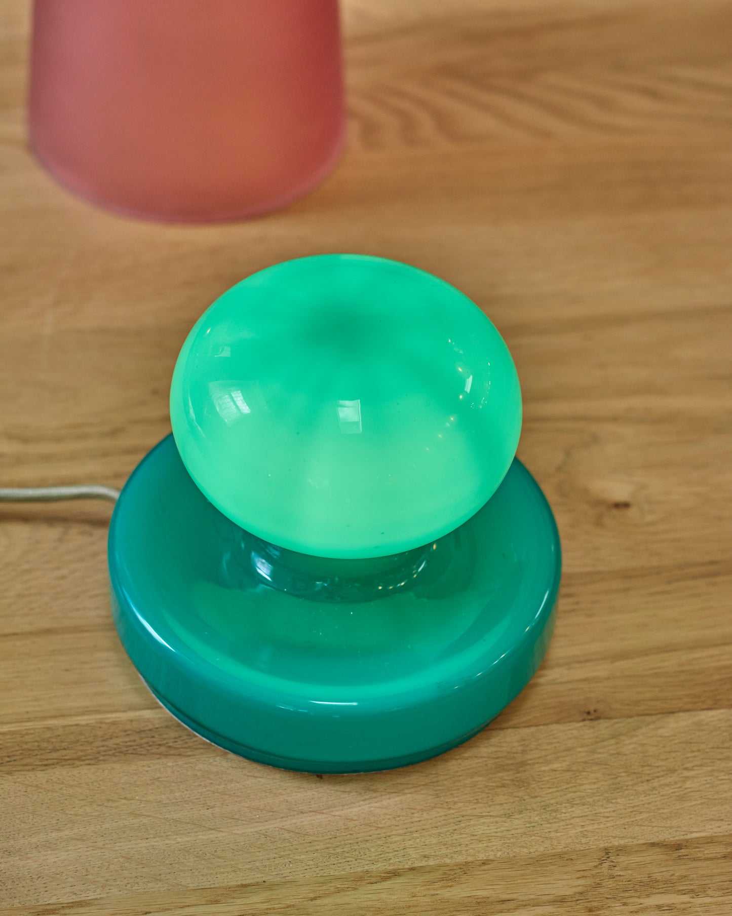 GREEN STAND TABLE LAMP