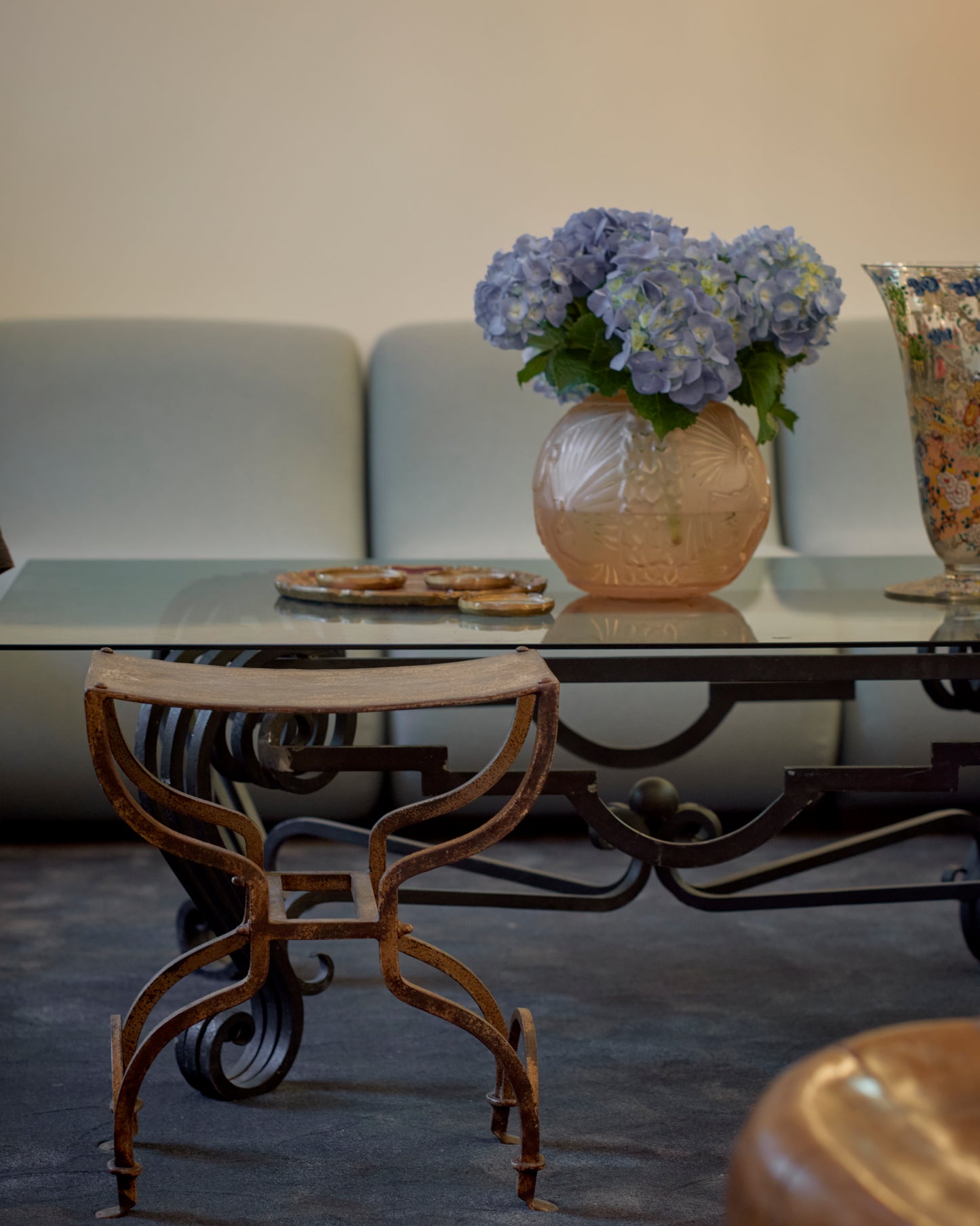 WROUGHT IRON COFFEE TABLE w. GLASS TOP