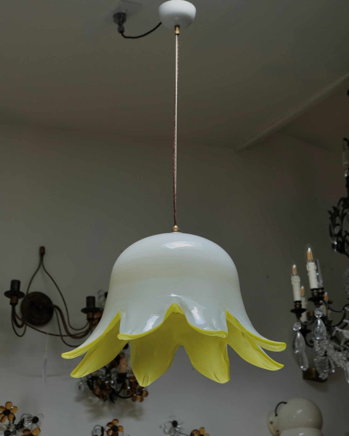 YELLOW MURANO GLASS BELLFLOWER PENDANT