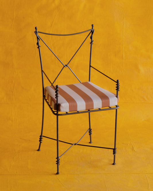 SET OF FOUR WROUGHT IRON GARDEN CHAIRS w. STRIPED CUSHION