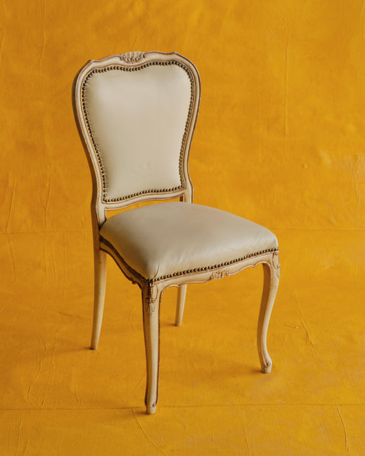 SET OF SIX LOUIS XV DINING CHAIRS w. ORIGINAL LEATHER UPHOLSTERY