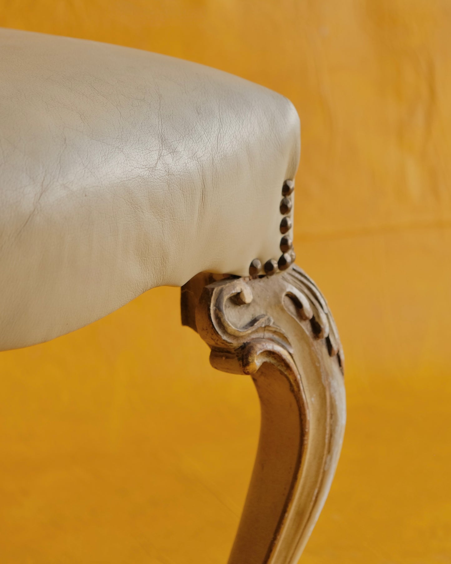 SET OF SIX LOUIS XV DINING CHAIRS w. ORIGINAL LEATHER UPHOLSTERY