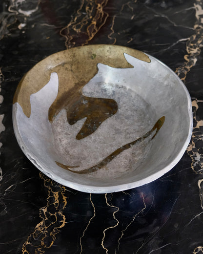 CAST ALUMINIUM BOWL w. ABSTRACT BRASS DETAIL