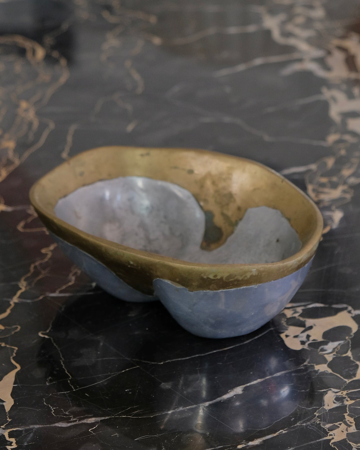 SMALL ABSTRACT CAST ALUMINIUM BOWL w. BRASS RIM