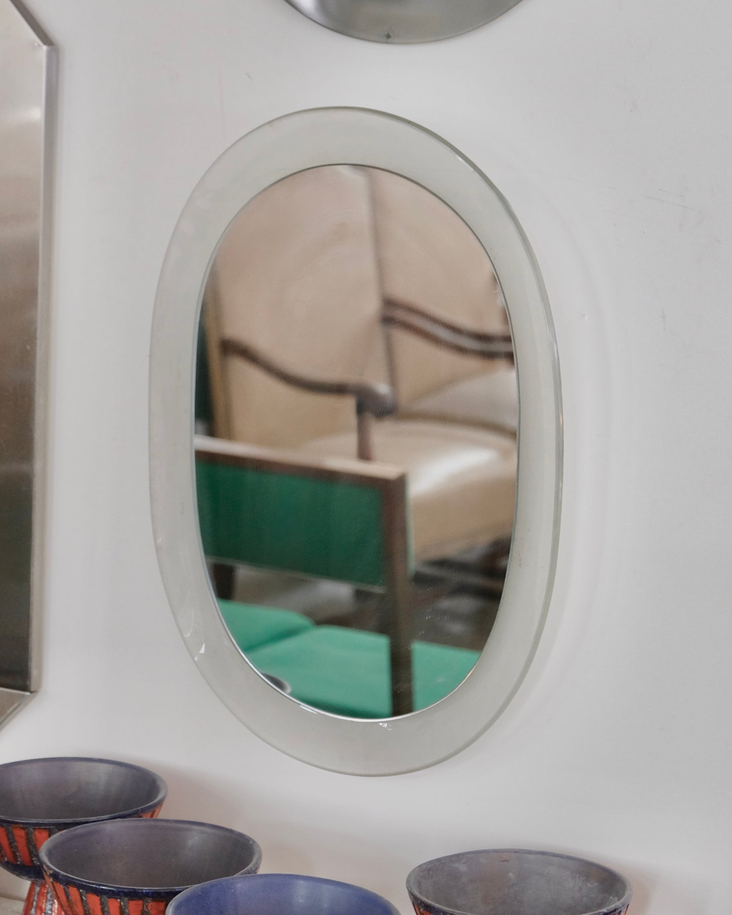 OVAL MIRROR w. CURVED FROSTED GLASS FRAME