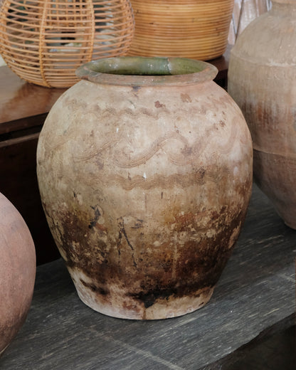 SPANISH TERRACOTTA POT w. WAVE DETAIL