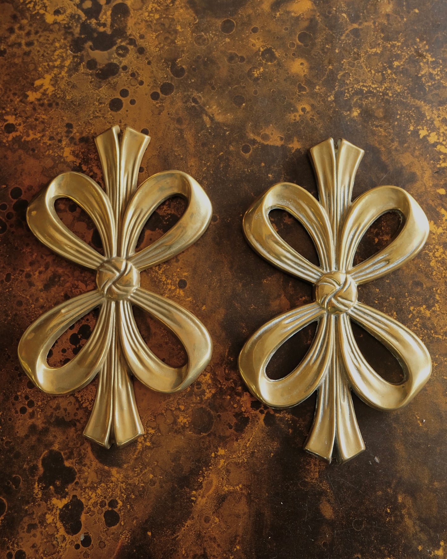 PAIR OF BRASS BOW TRIVETS