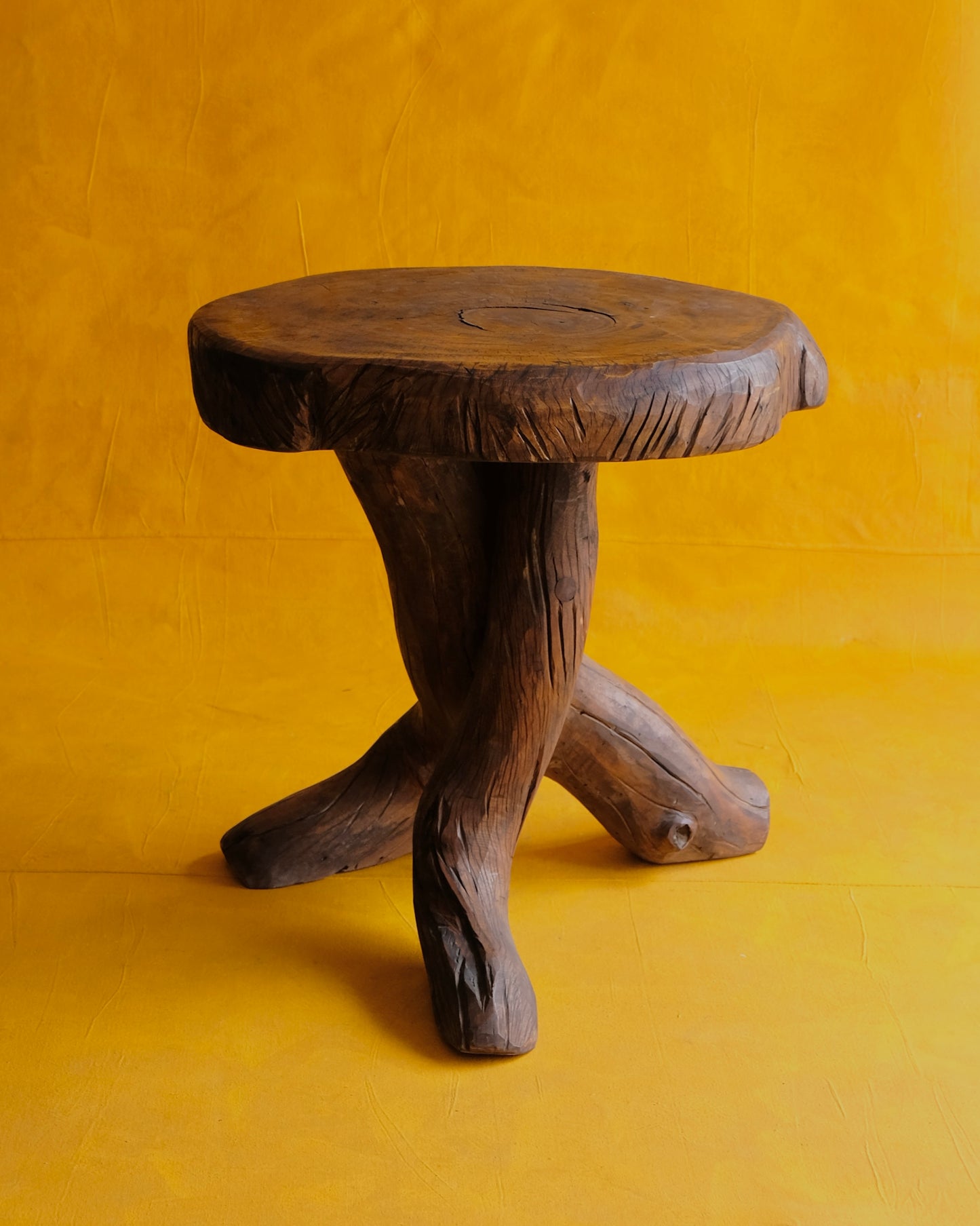 SCULPTURAL TRI LEG STUMP SIDE TABLE