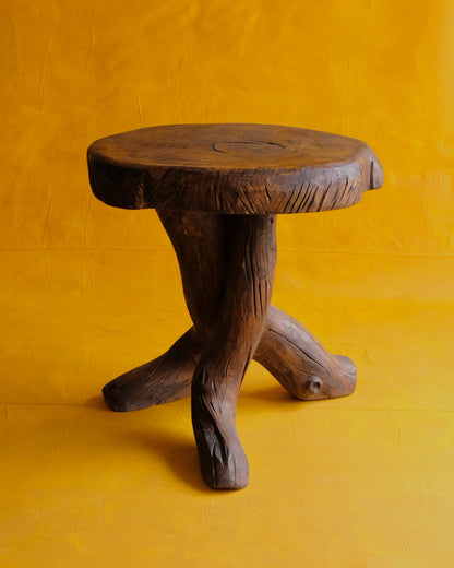 SCULPTURAL TRI LEG STUMP SIDE TABLE