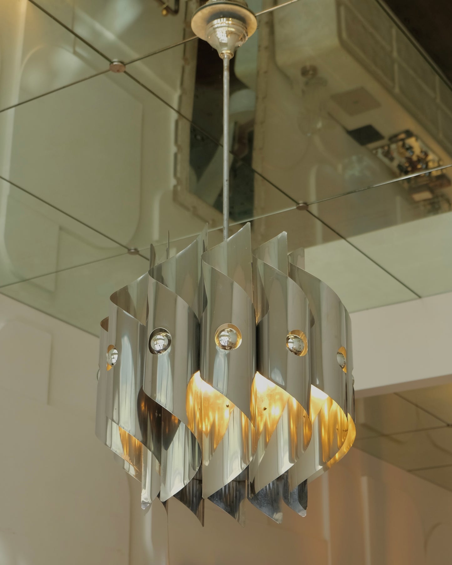 SCIOLARI CURVED METAL PENDANT