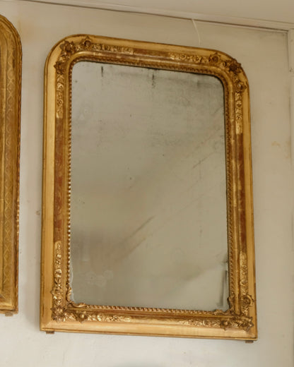 FRENCH GILT WOOD MIRROR w. FLORAL DETAIL