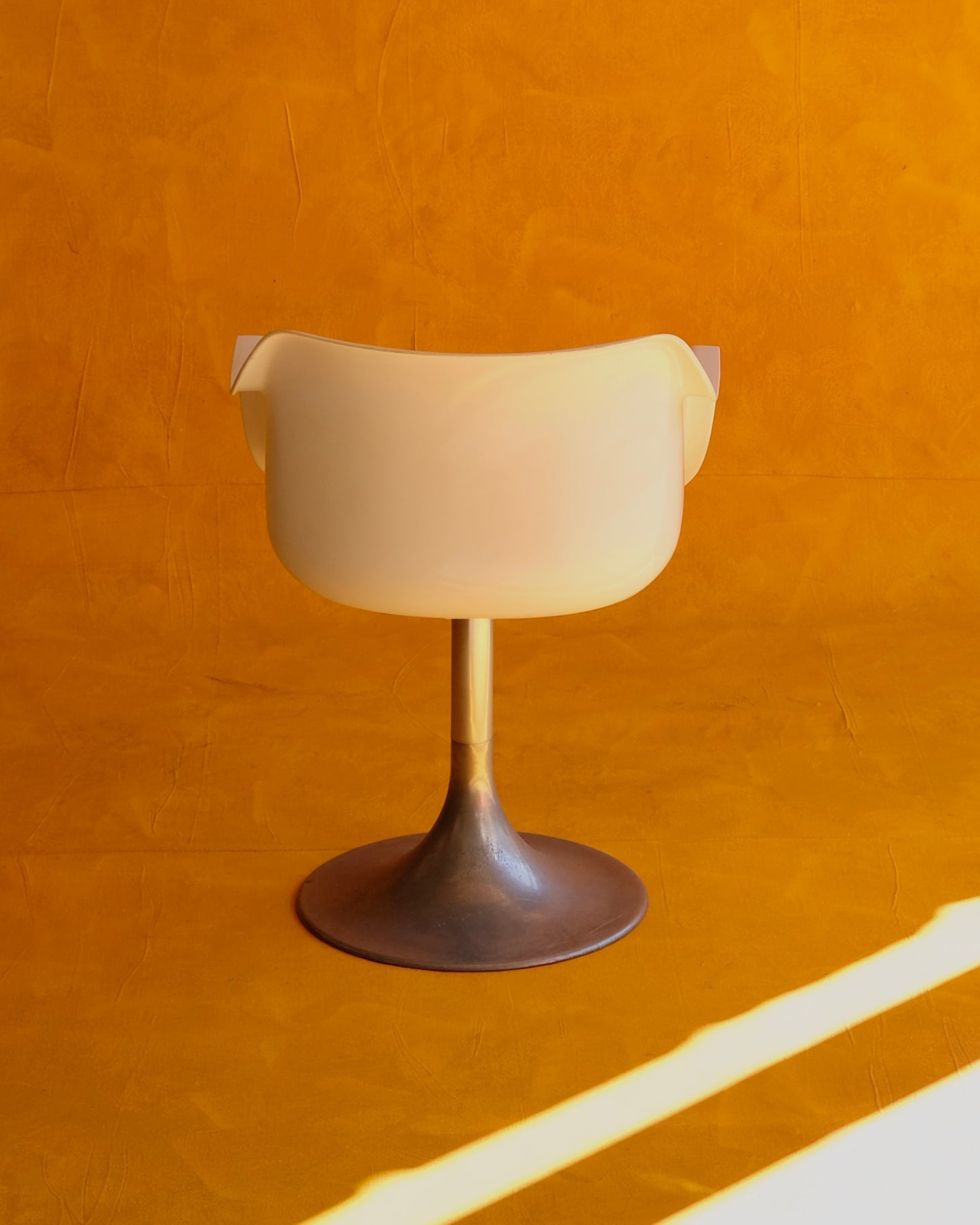 TULIP SWIVEL CHAIR