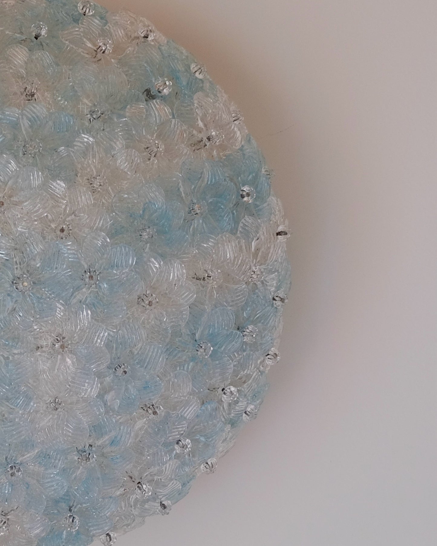 MEDIUM BLUE SEGUSO FLORAL OYSTER LIGHT