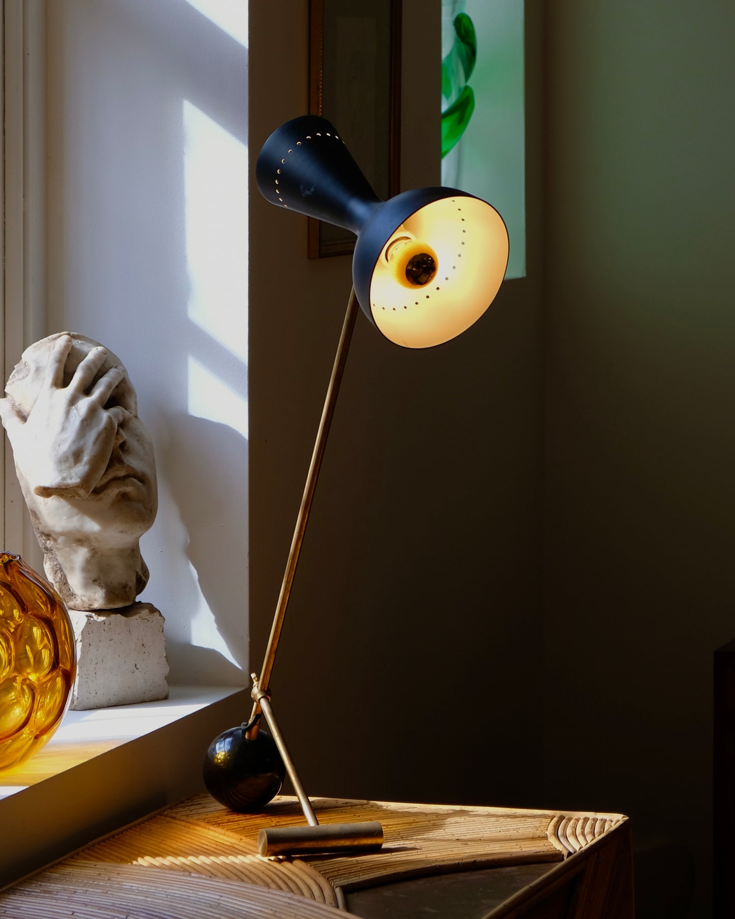 BLACK BRASS COUNTER BALANCE TABLE LAMP