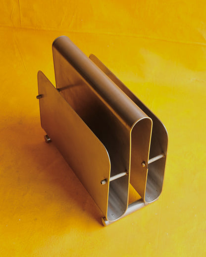 CURVED STEEL MAGAZINE RACK