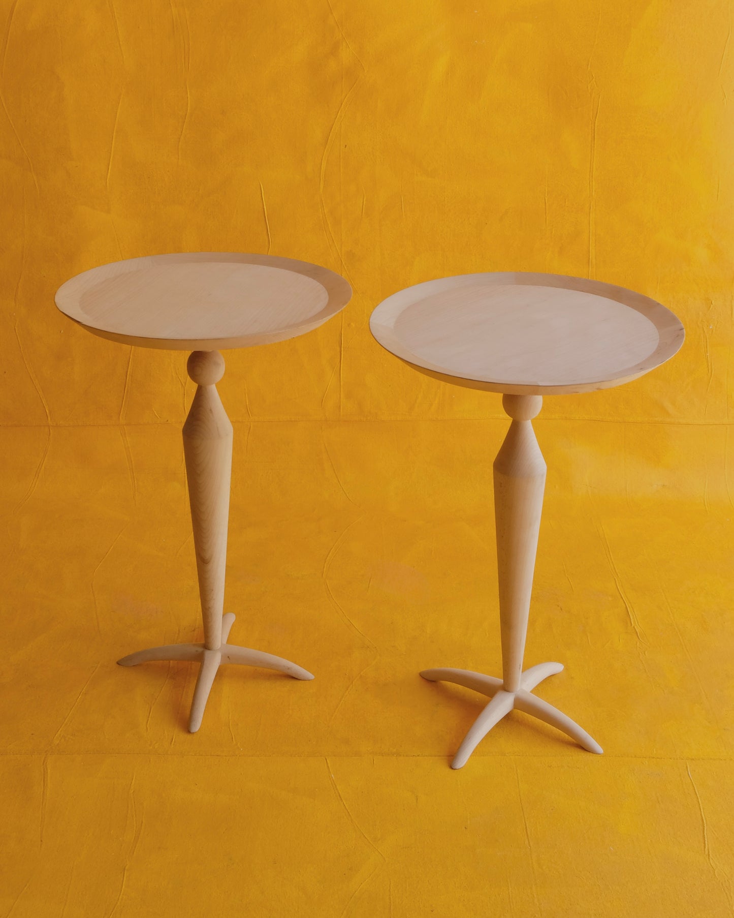 PAIR OF TAPERED TURNED OAK SIDE TABLES