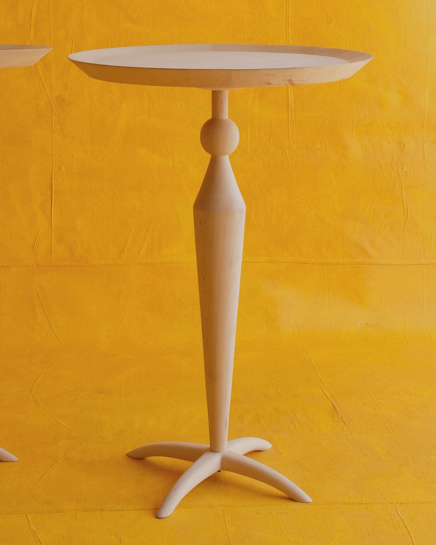 PAIR OF TAPERED TURNED OAK SIDE TABLES