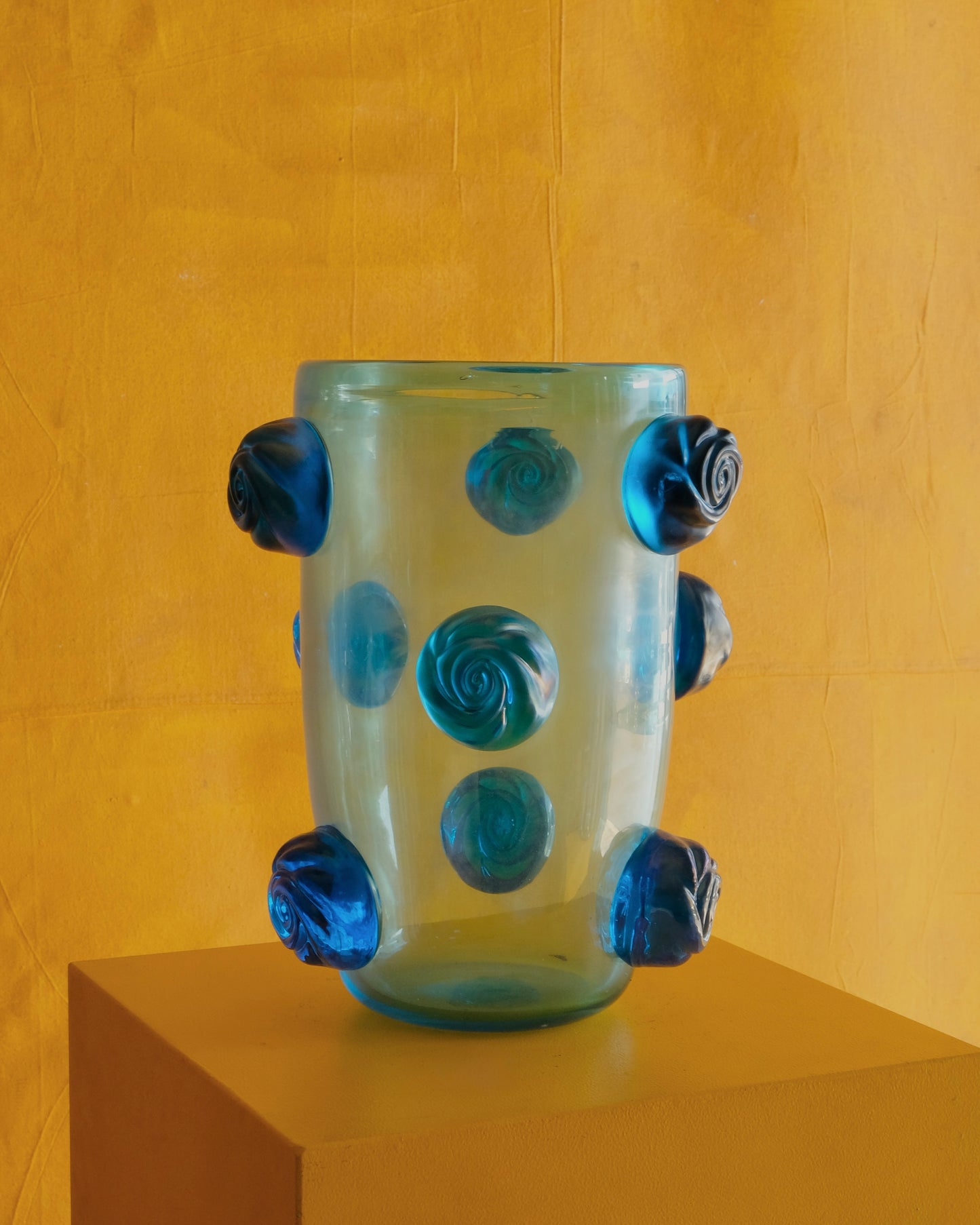 SINGLE BLUE MURANO VASE w. APPLIED SWIRLS