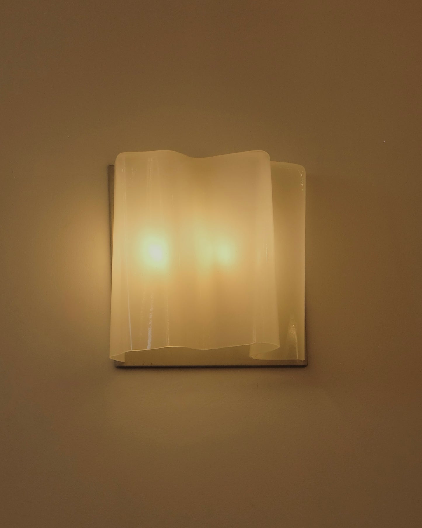 WAVED ABSTRACT GLASS LOGICO SCONCES
