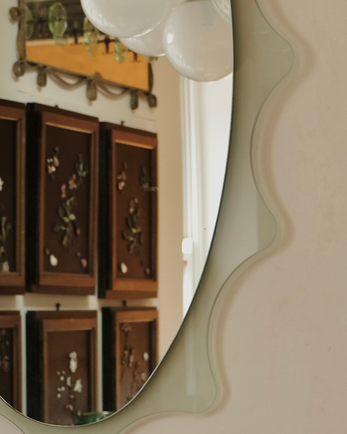 FROSTED SCALLOP GLASS OVAL MIRROR