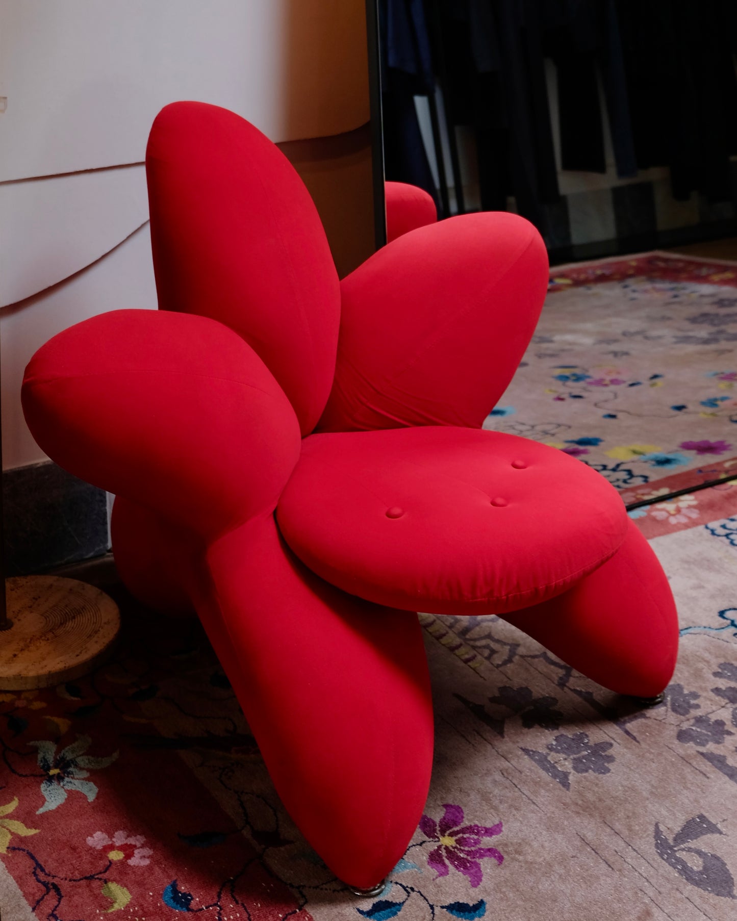 RED GETSUEN LILY CHAIR