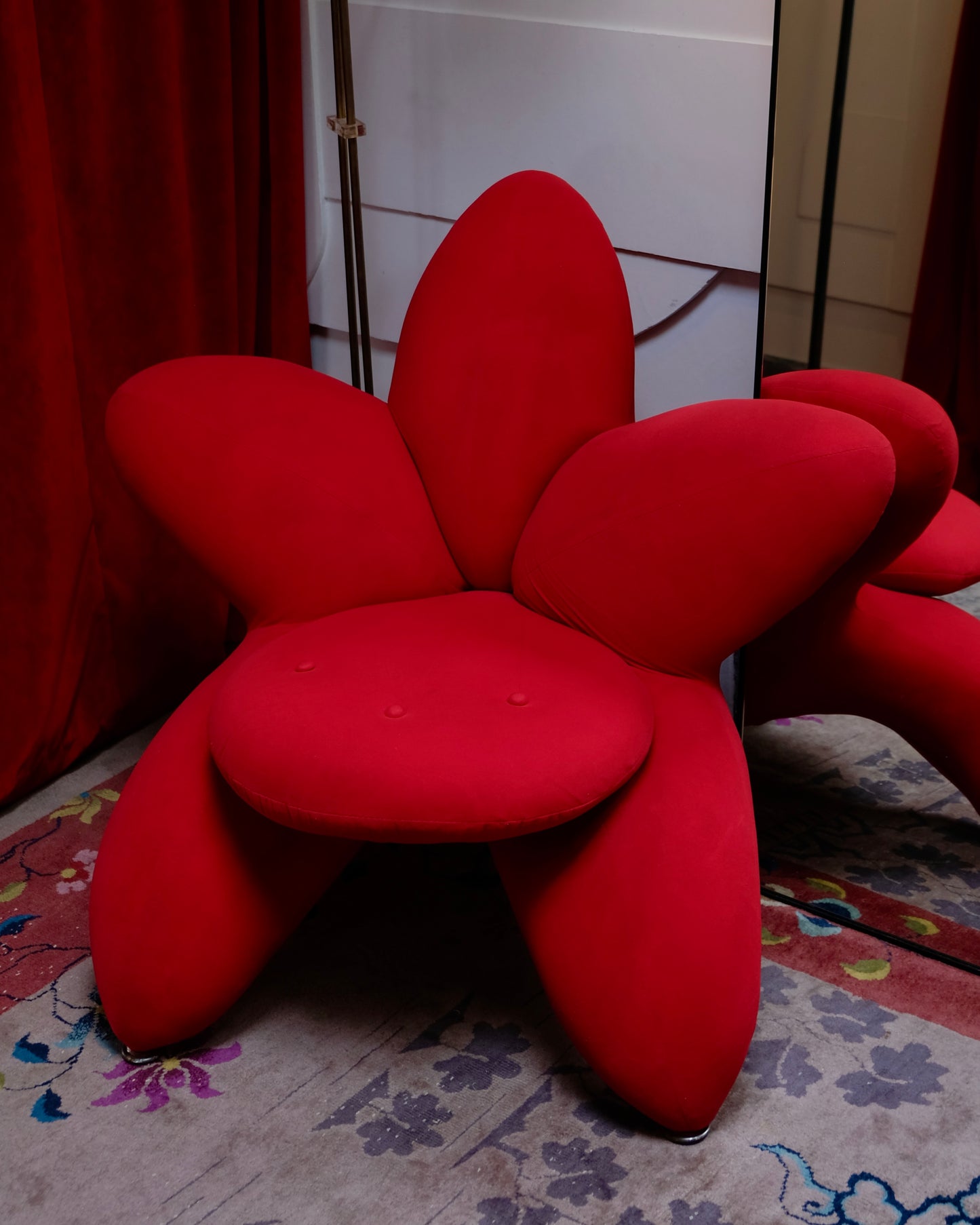 RED GETSUEN LILY CHAIR
