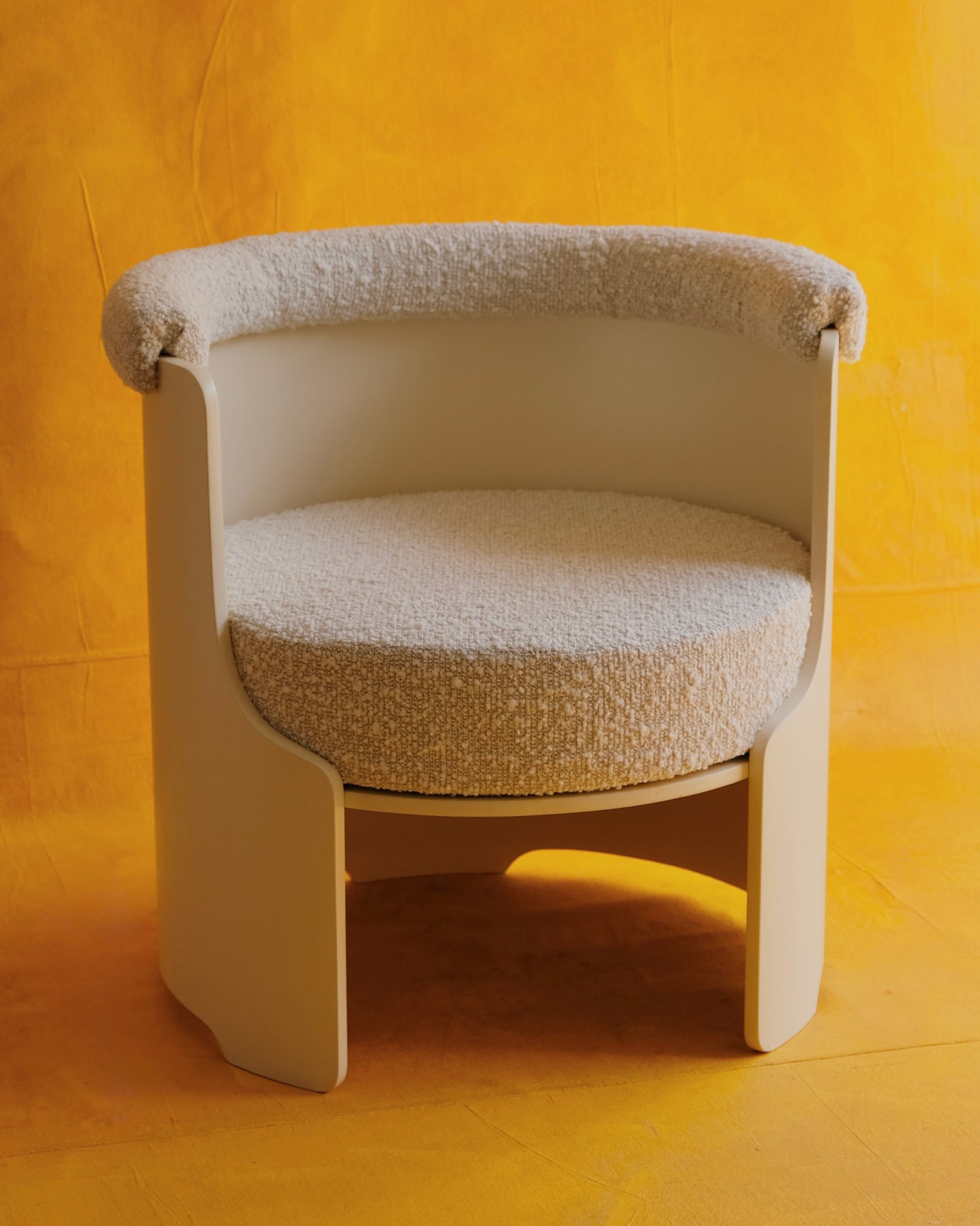 PAIR OF CREAM UPHOLSTERED CHAIRS