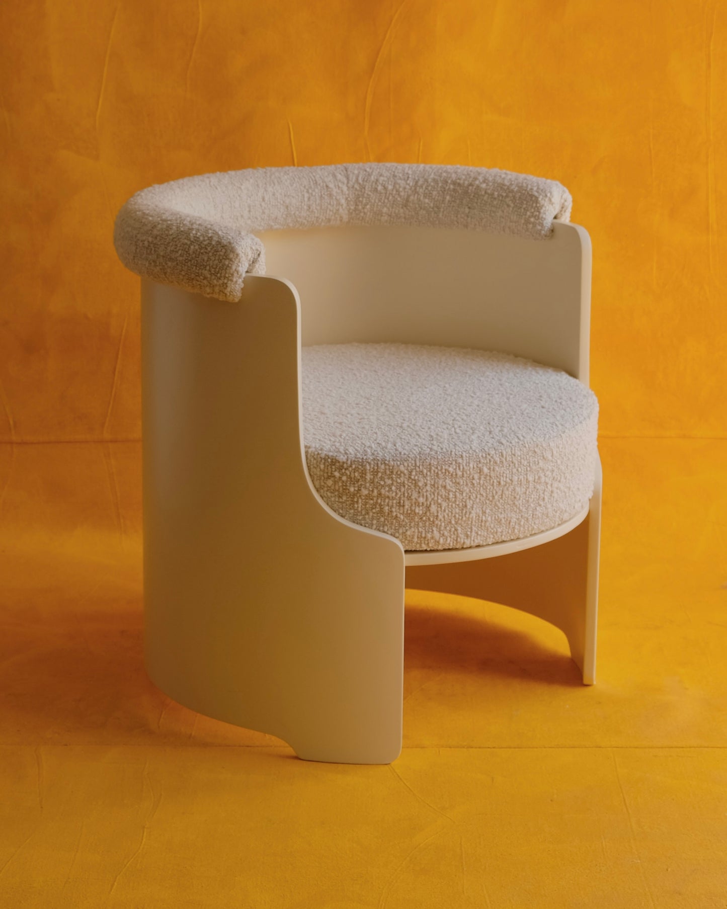 PAIR OF CREAM UPHOLSTERED CHAIRS