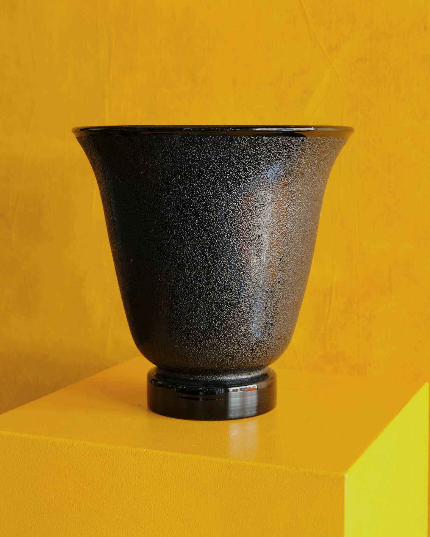 TEXTURED BLACK GLASS TABLE LAMP
