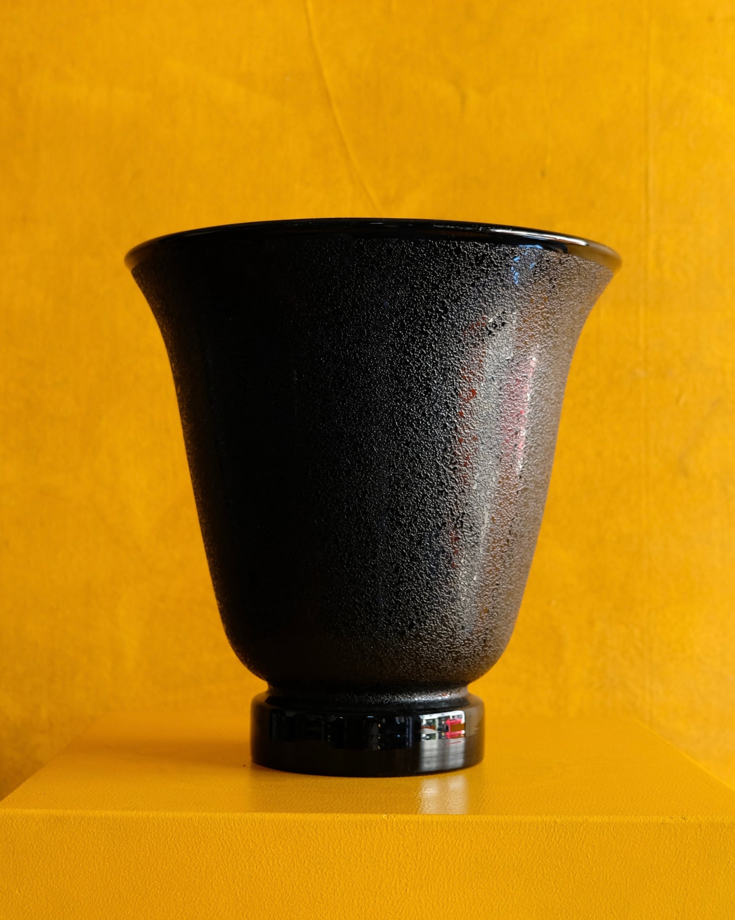 TEXTURED BLACK GLASS TABLE LAMP