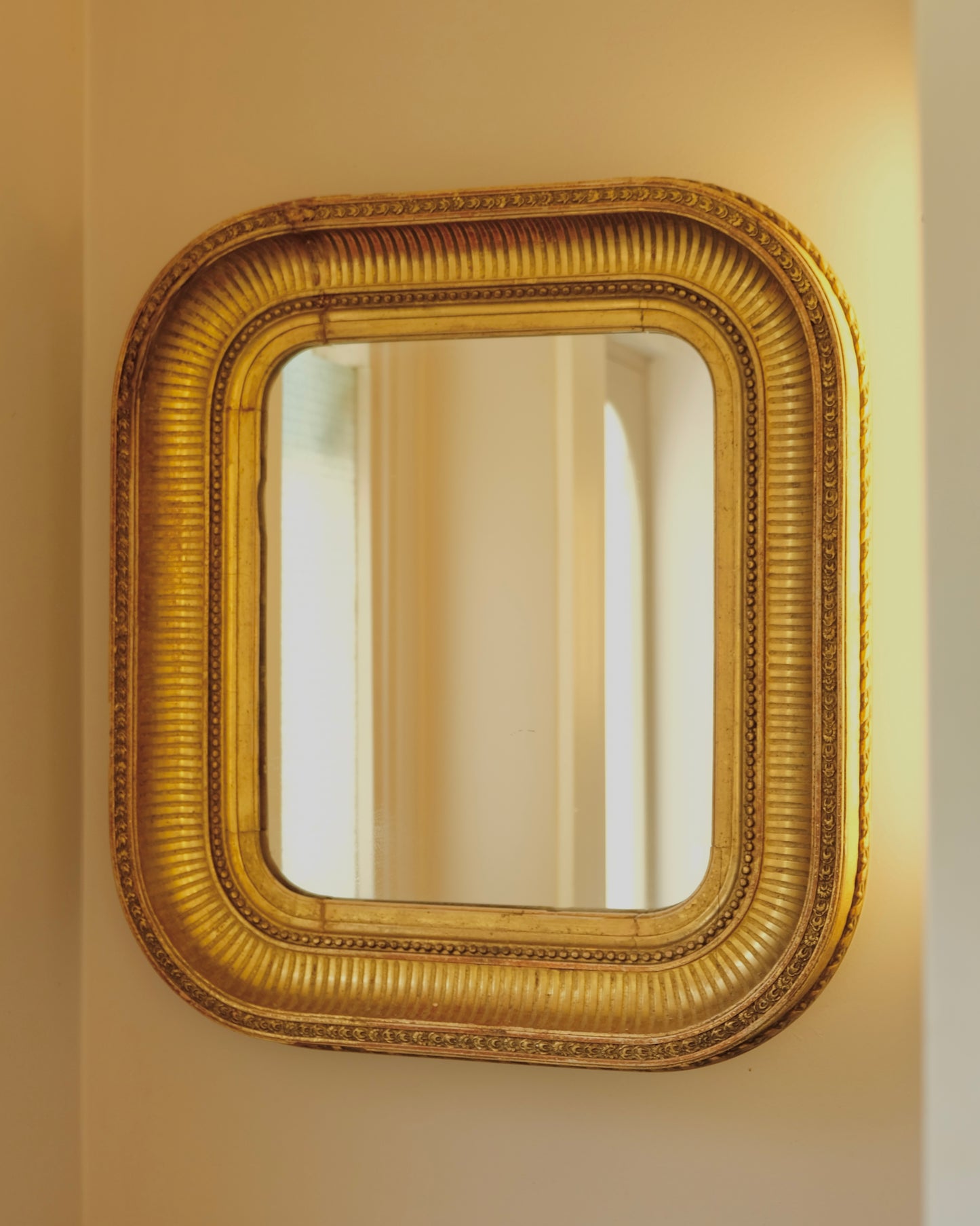CURVED LINED LOUIS PHILIPPE GILDED MIRROR