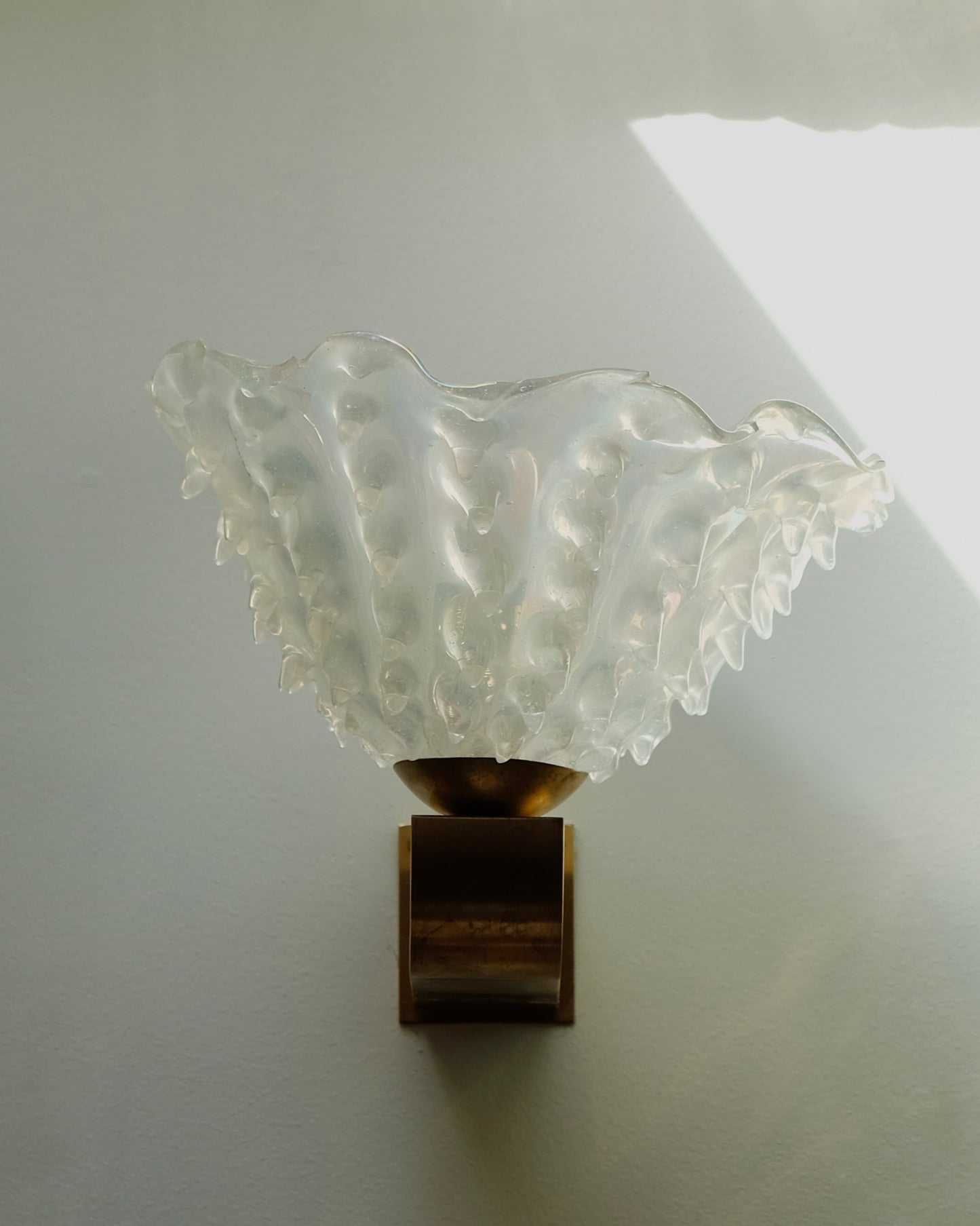 SINGLE ABSTRACT IRIDESCENT MURANO GLASS SCONCE