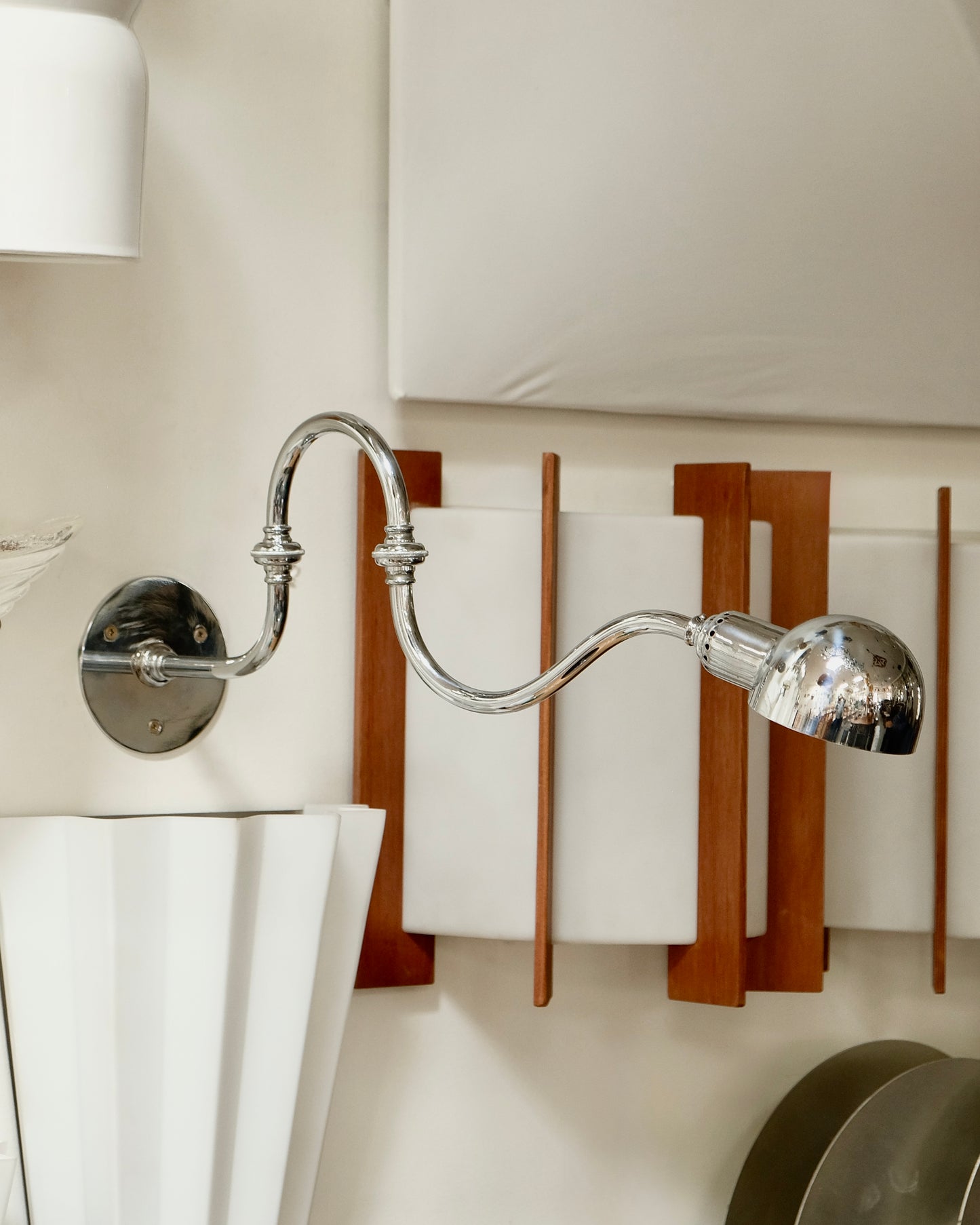ADJUSTABLE CURVED STEEL WALL SCONCE
