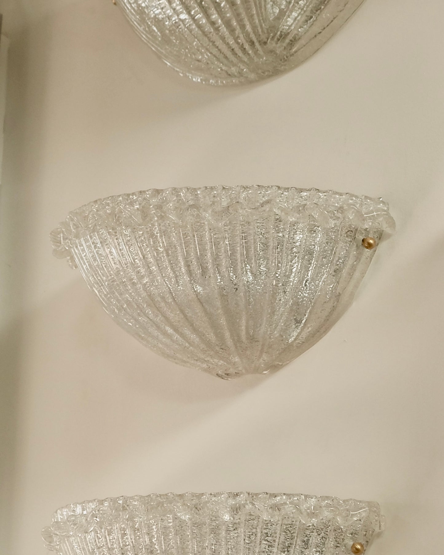 SINGLE TEXTURED MURANO GLASS FLUTED DISH SCONCE