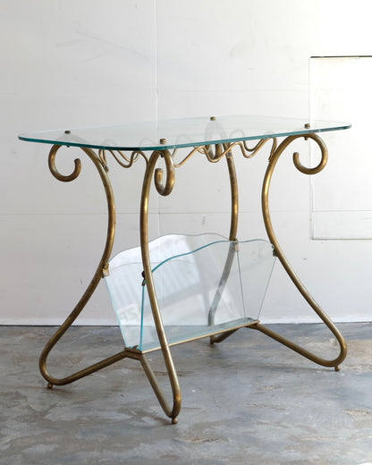 CURVED BRASS SIDE TABLE w. GLASS MAGAZINE STAND