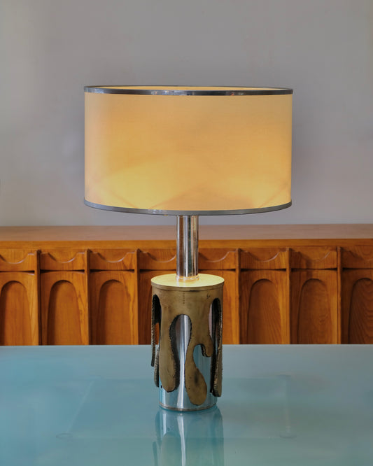 BRUTALIST TABLE LAMP w. CAST BRASS DETAIL