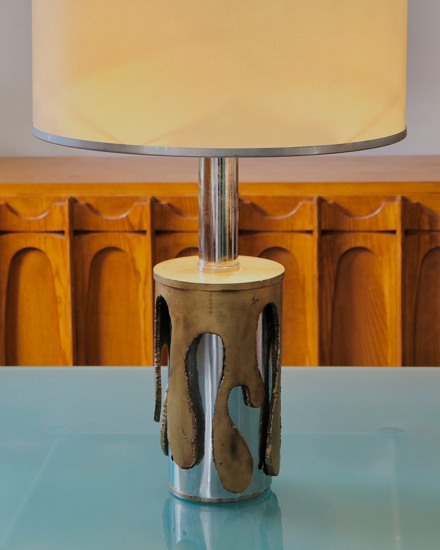 BRUTALIST TABLE LAMP w. CAST BRASS DETAIL