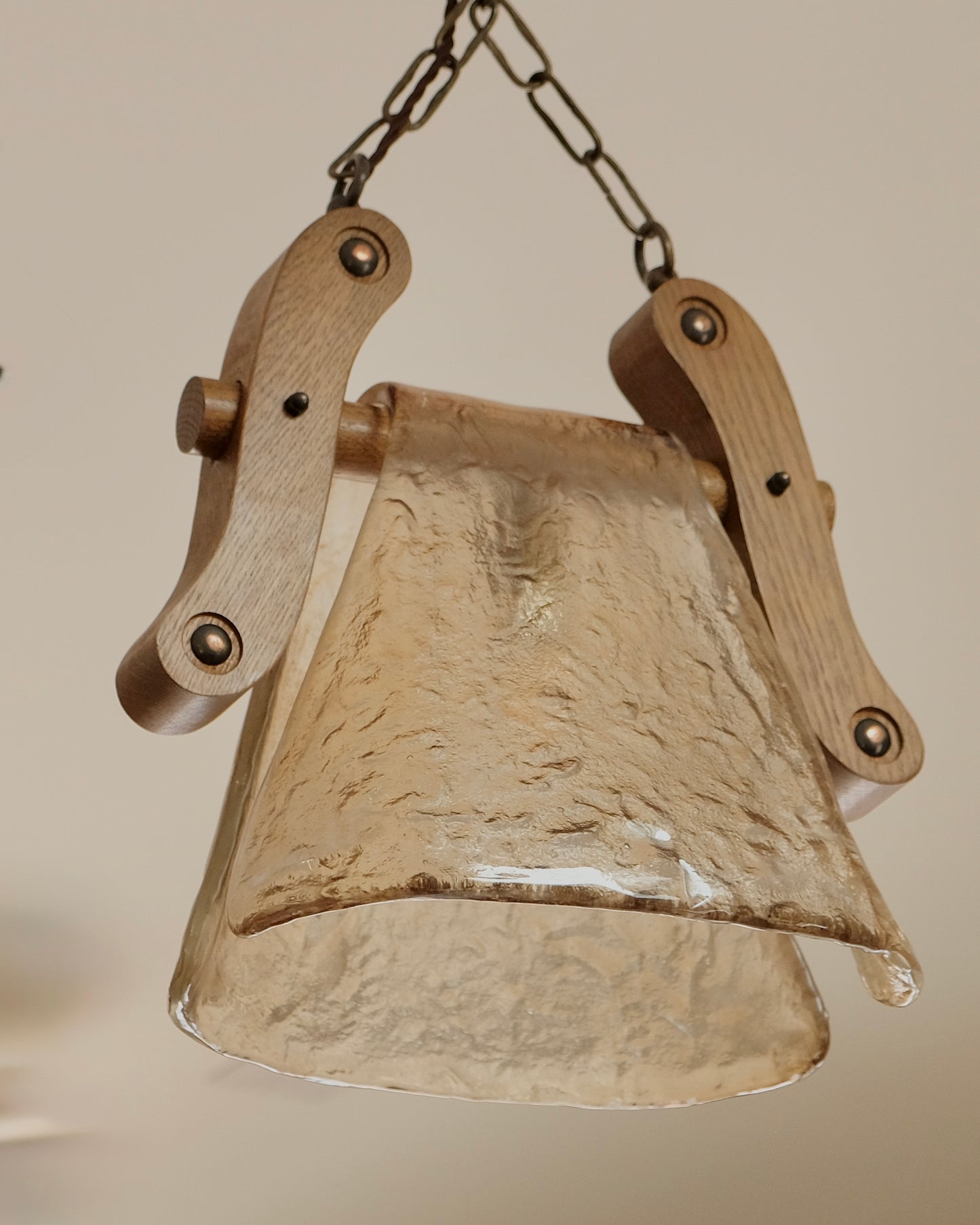 DRAPED TEXTURED MURANO GLASS OAK PENDANT