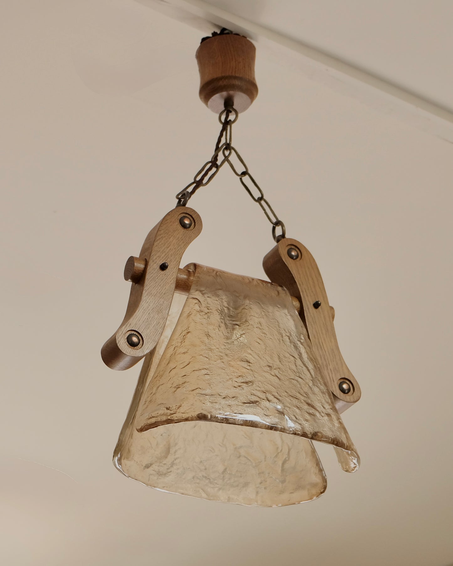 DRAPED TEXTURED MURANO GLASS OAK PENDANT