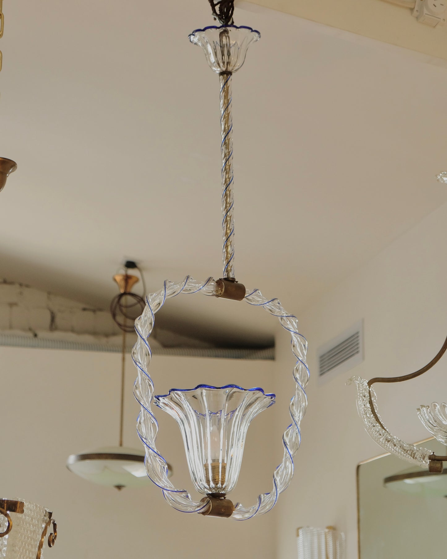 MURANO GLASS TWIST PENDANT w. BLUE LINE DETAIL
