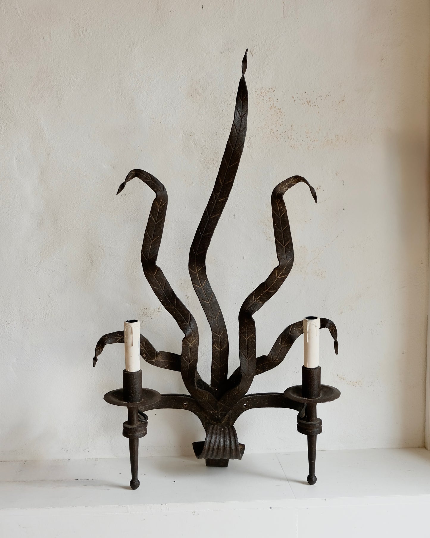 SINGLE WROUGHT IRON PALM LEAF SCONCE