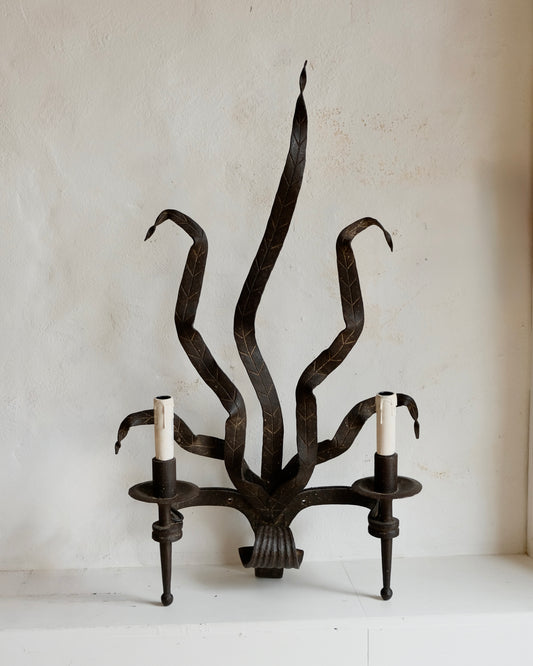 SINGLE WROUGHT IRON PALM LEAF SCONCE