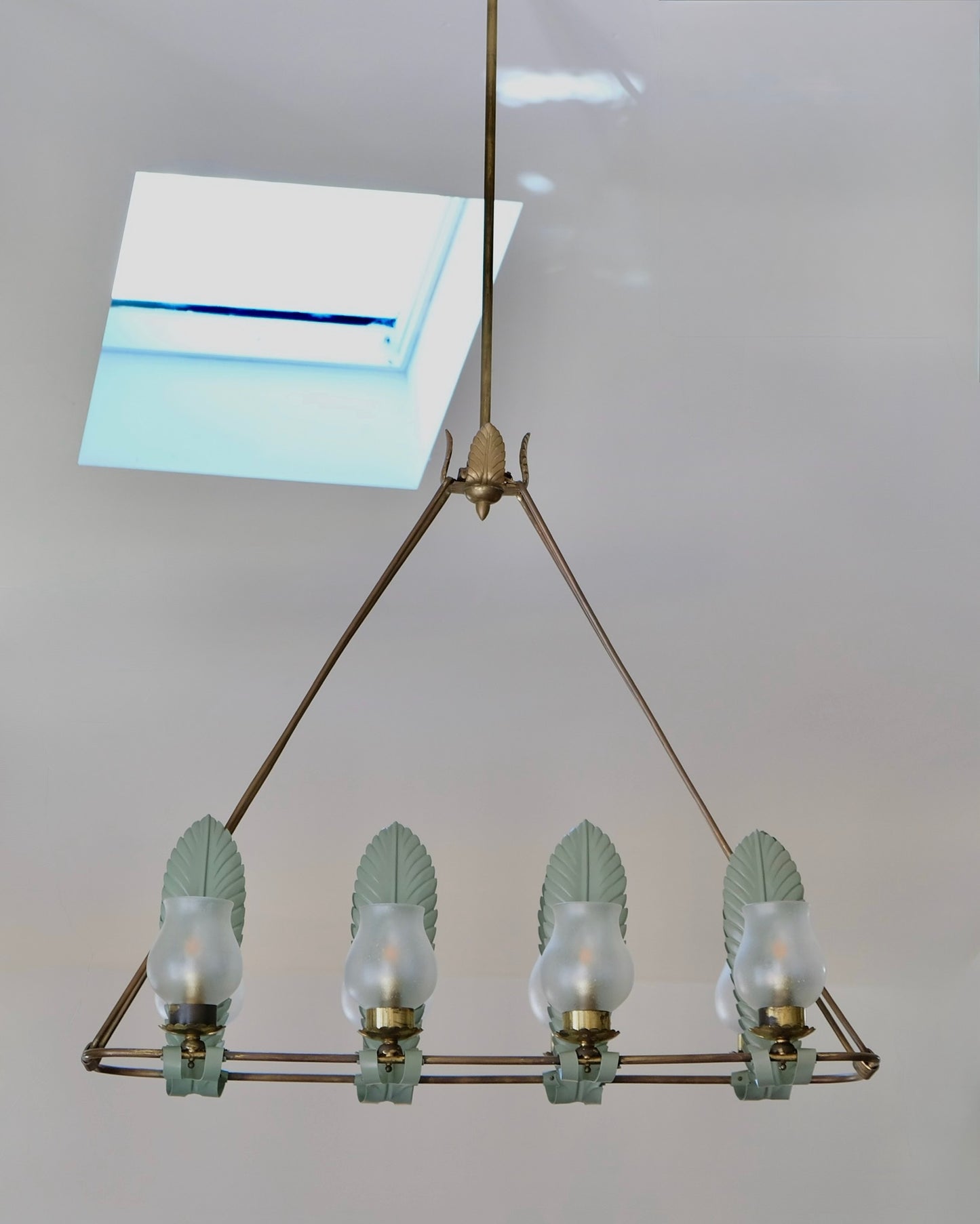 TRAINGULAR BRASS LEAF LIGHT