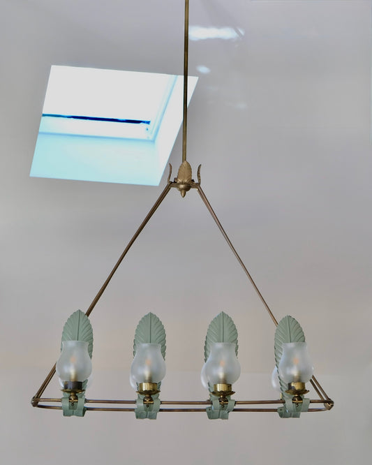 TRAINGULAR BRASS LEAF LIGHT