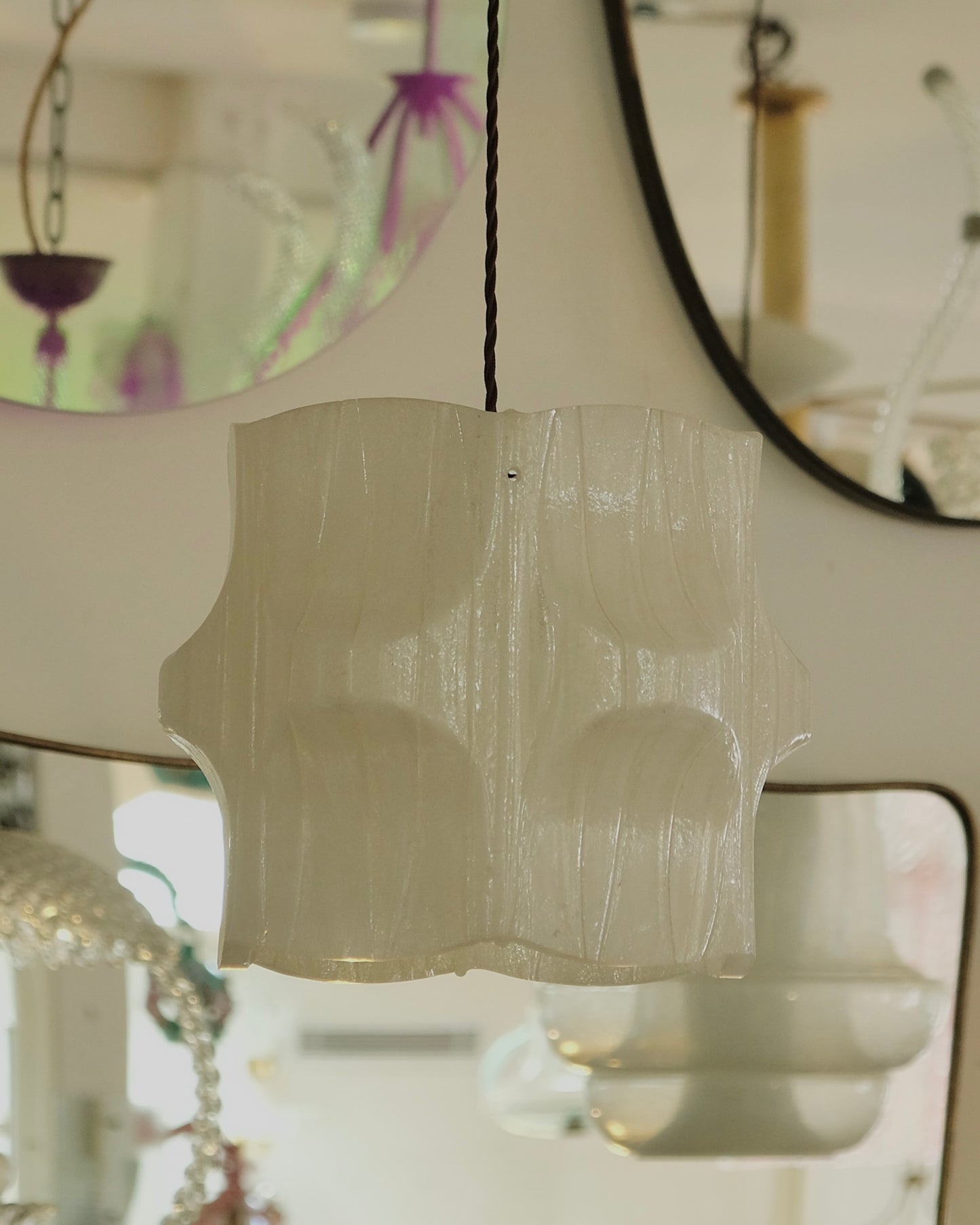 PETITE TEXTURED ICE LUCITE PENDANT