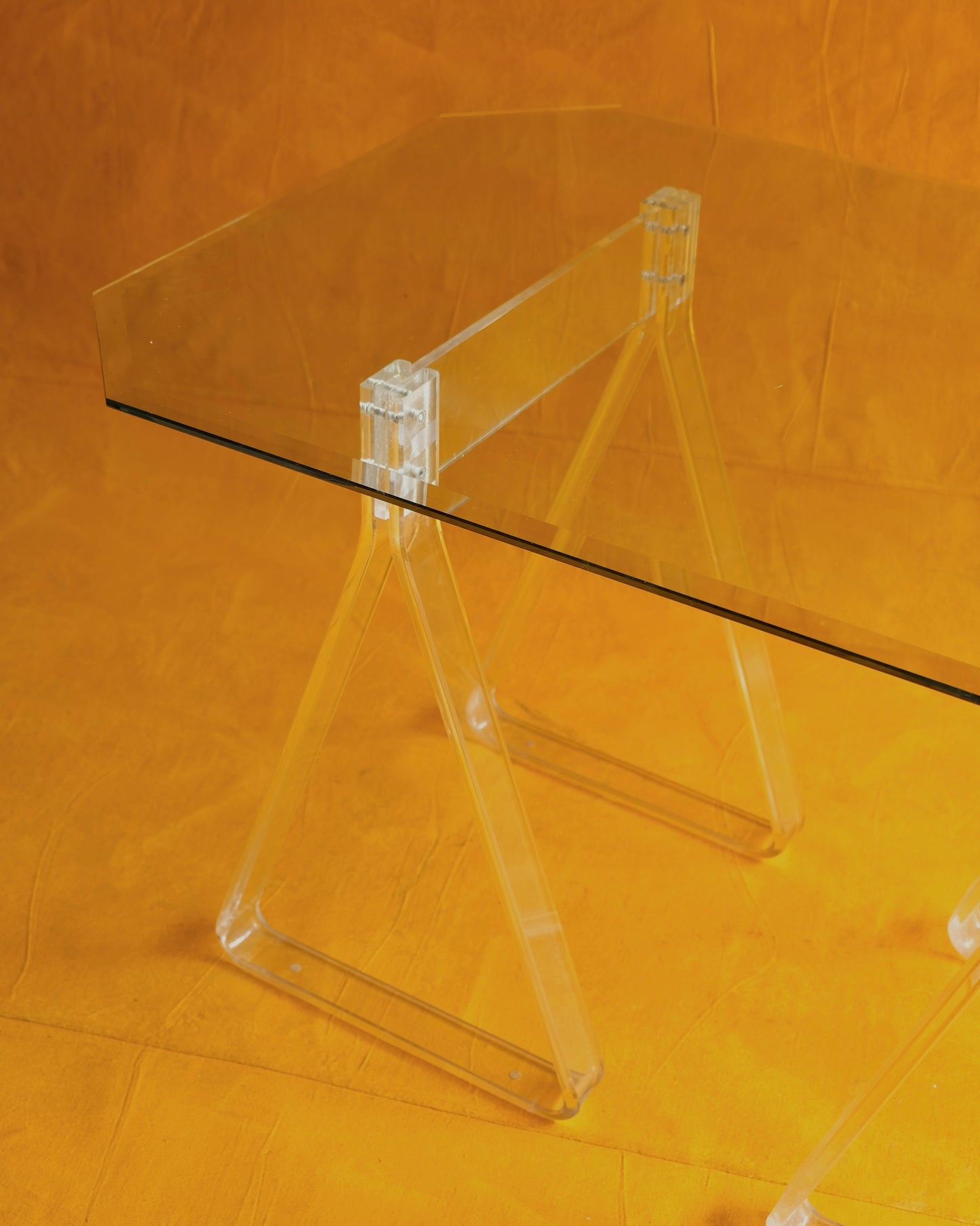 BEVELLED GLASS TRESTLE TABLE w. PLEXIGLASS BASE