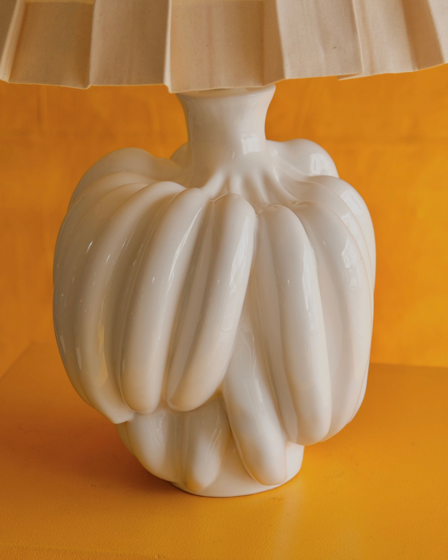 CERAMIC BANANA LAMP w. PLEATED LINEN SHADE