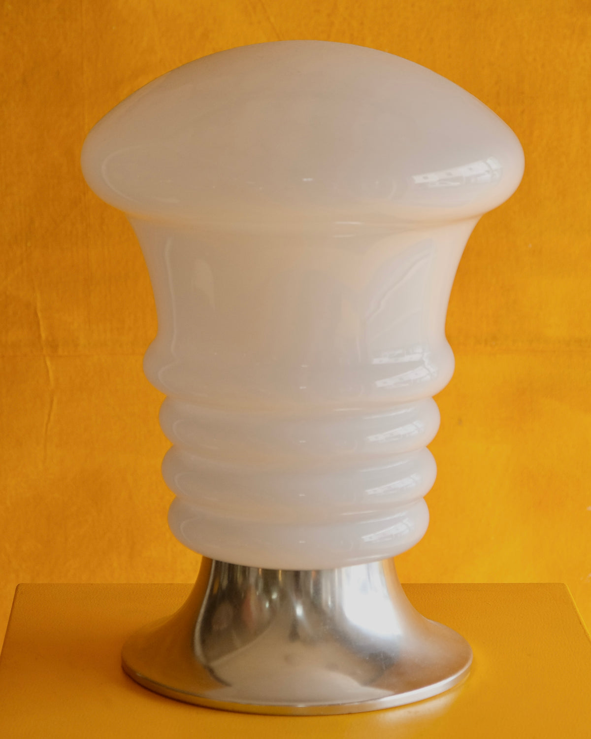 TAPERED GLASS GLOBE TABLE LAMP w. CHROME BASE