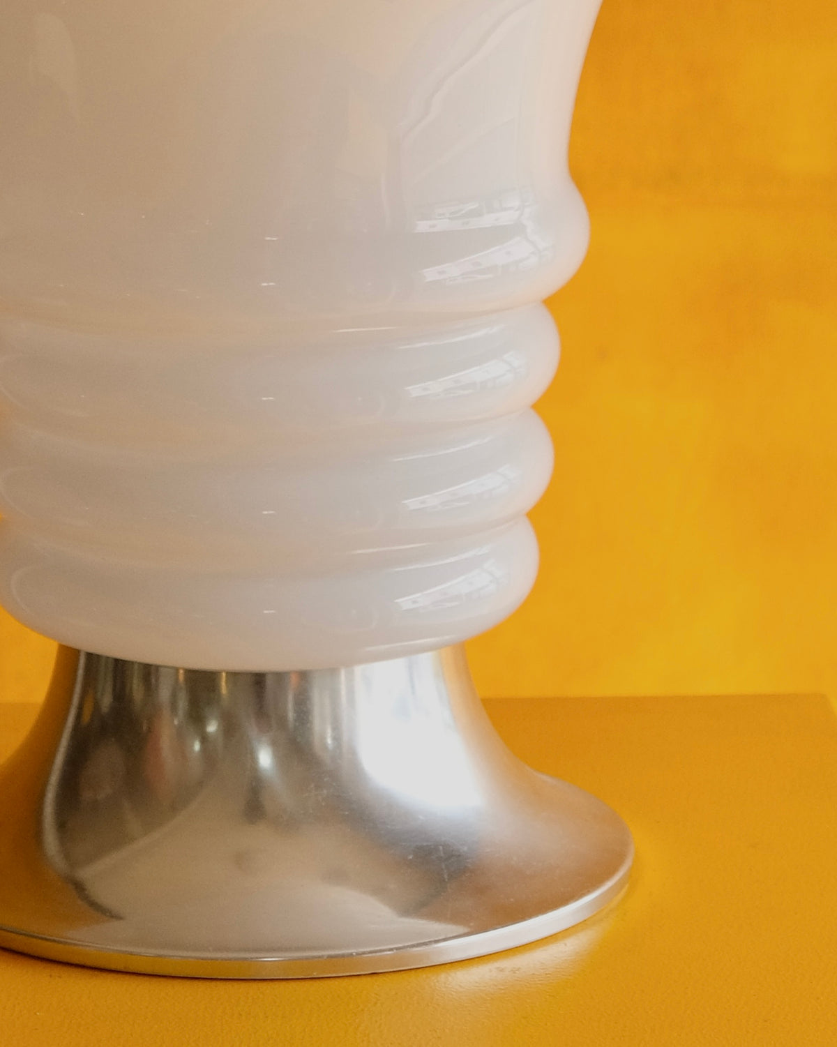 TAPERED GLASS GLOBE TABLE LAMP w. CHROME BASE