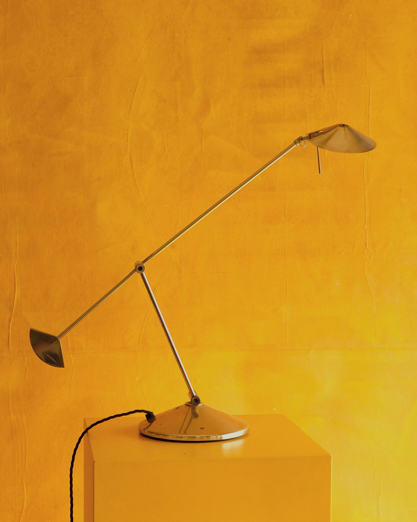 ADJUSTABLE BRASS COUNTER WEIGHT DESK LAMP